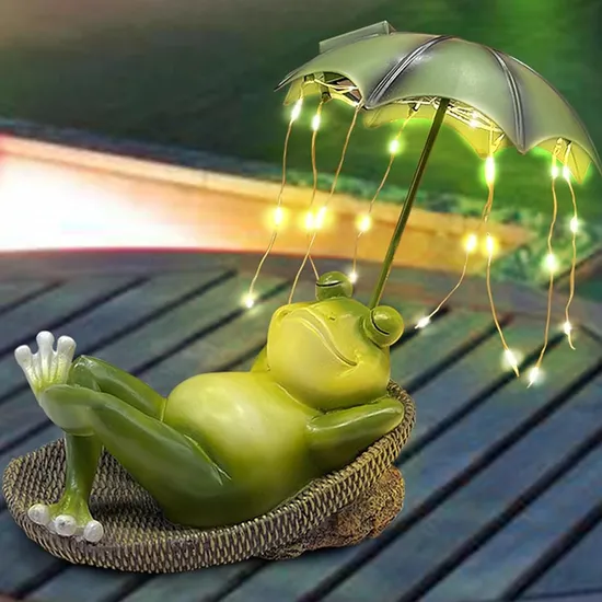 BSCI Factory Solar Frog Garden Decor Outdoor Statue Frogs Umbrella Sculptures Lights 